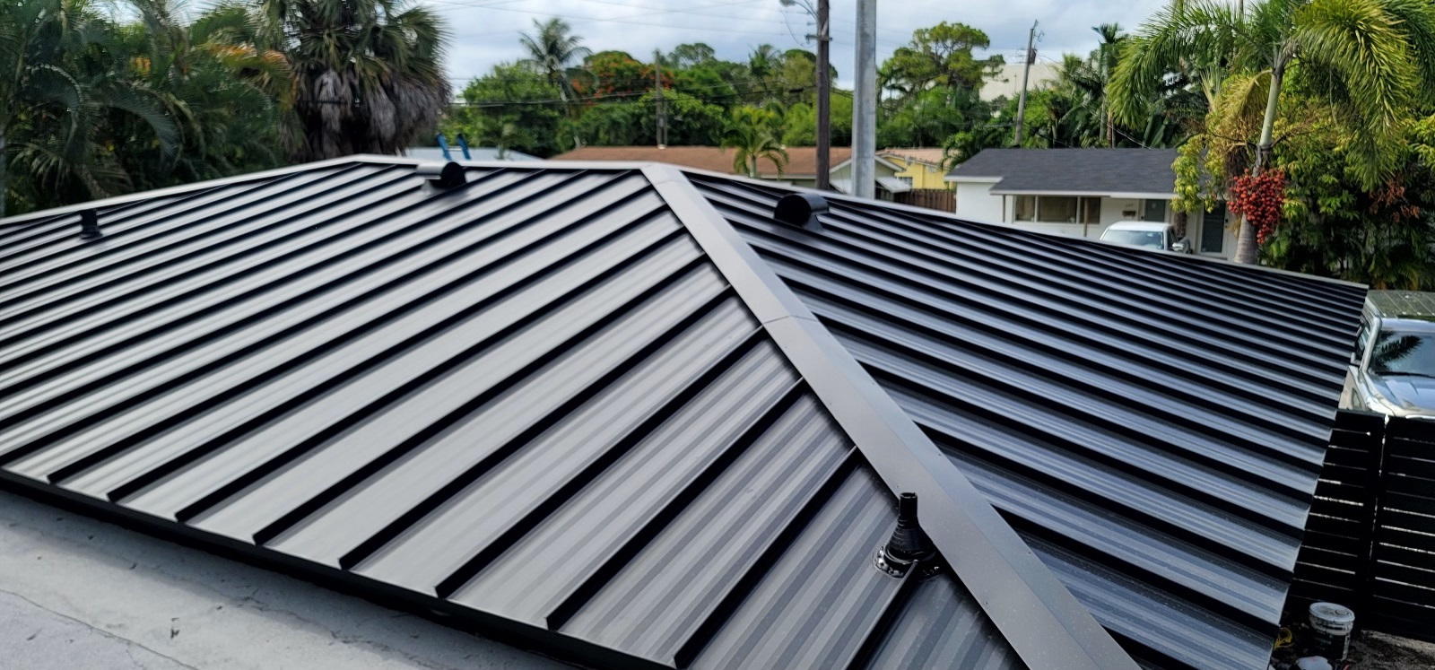 Metal roofing contractor in Fort Lauderdale by Planet Roofing