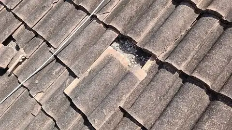 LOOSE ROOF TILES