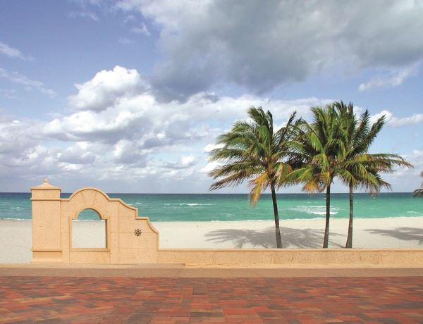 photo of hollywood city living in a house in hollywood florida