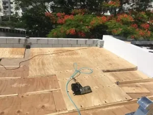 Roof with plywood deck ready for flat roof installation in Fort Lauderdale
